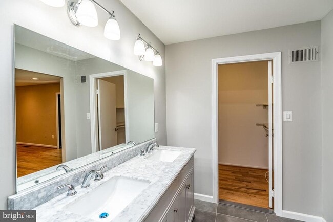 Building Photo - 3134 Delburne Ct