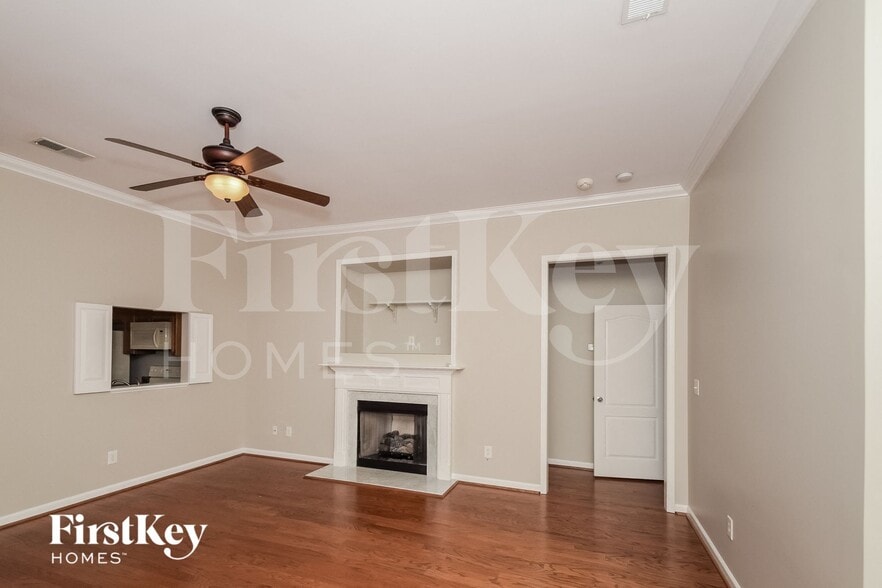 Building Photo - 316 Village Dr