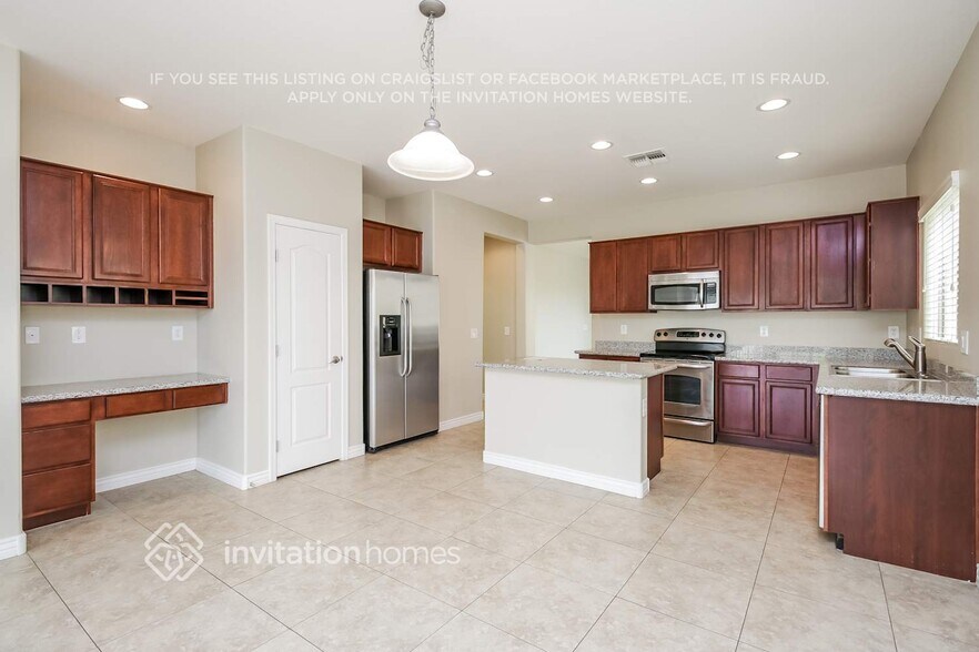Building Photo - 1015 W Desert Valley Dr