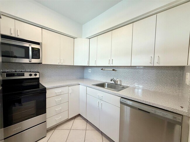 Building Photo - 10178 Collins Ave