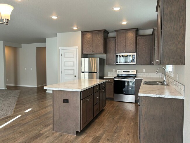 Building Photo - Charming 3-Bedroom, 2-Bath Home with Spaci...