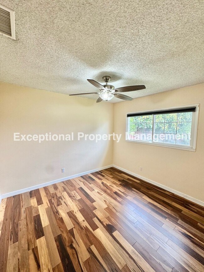 Building Photo - Ready to move in 3 bed 2 bath home