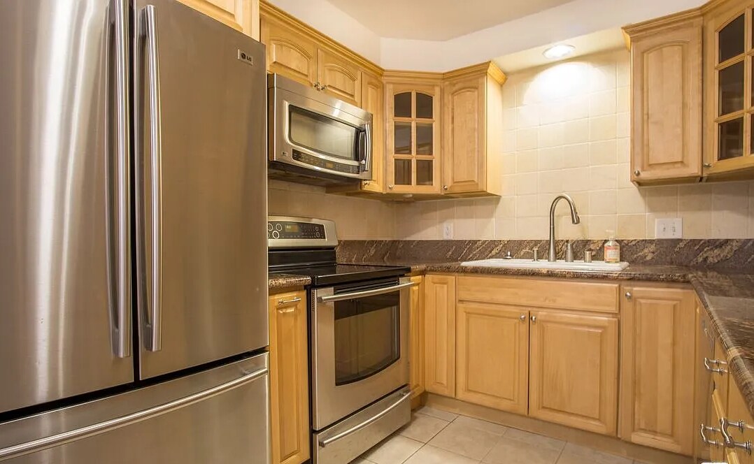 Large Kitchen - 8130 Redlands St