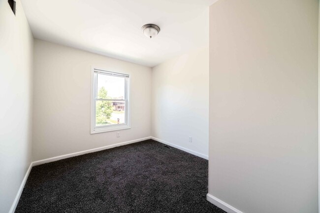 Building Photo - 156 Leicester Ct