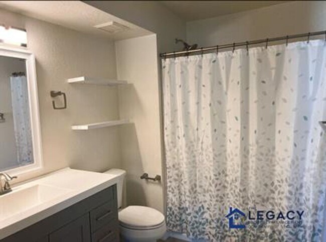 Building Photo - Carefree living!