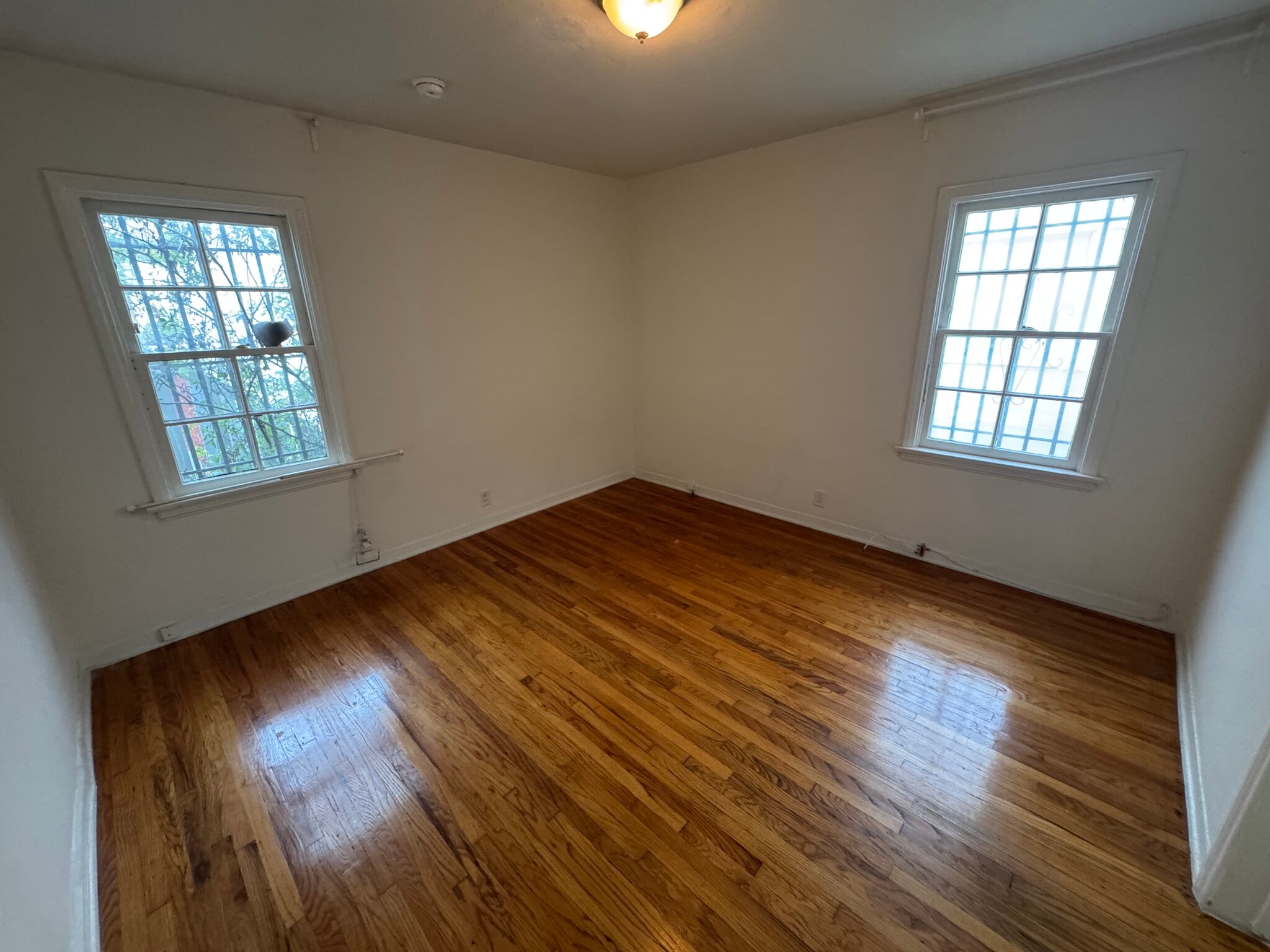 Building Photo - 5767 San Vicente Blvd