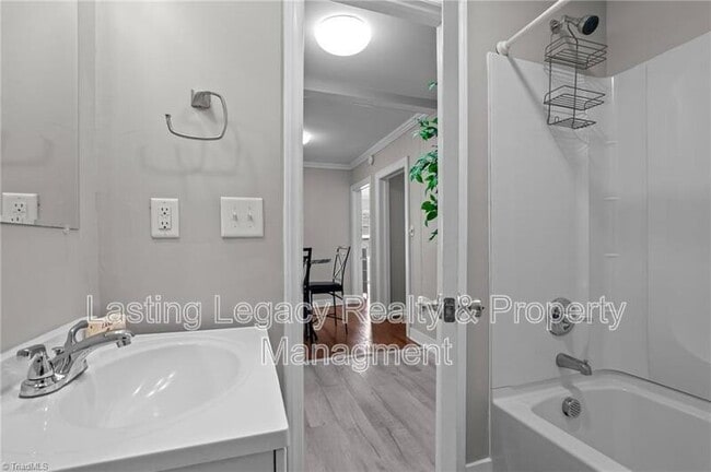 Building Photo - 156 Rosedale Cir