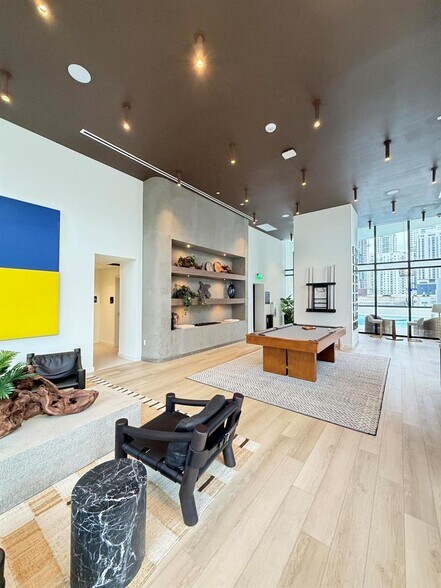 Building Photo - 225 N Miami Ave