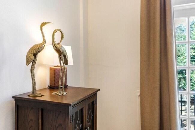 Building Photo - 1204 Carondelet St