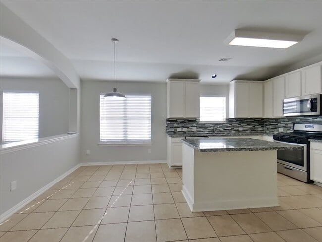 Building Photo - 10818 Harston Dr