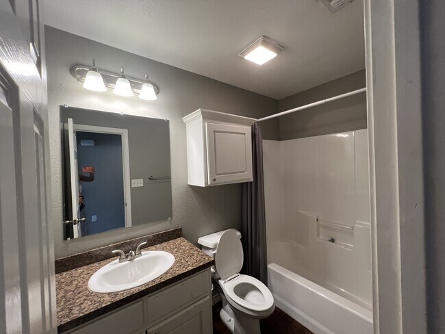 Building Photo - 2004 16th St