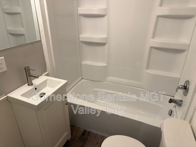 Building Photo - 208 5th Ave SW