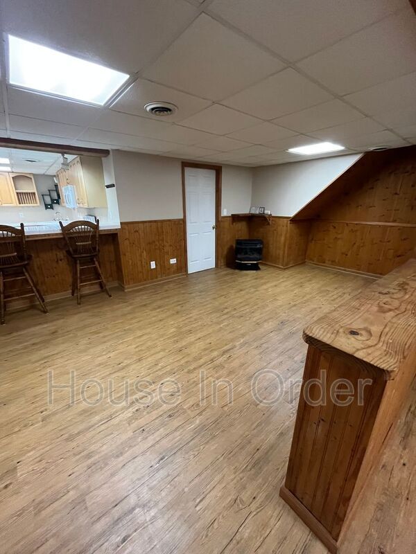 Building Photo - 12 Looking Glass Ln