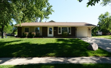 Building Photo - 930 Sharon Ln