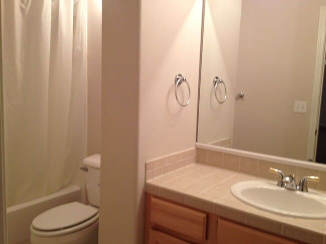 Building Photo - 5 Bd Ranch Home in School D-20