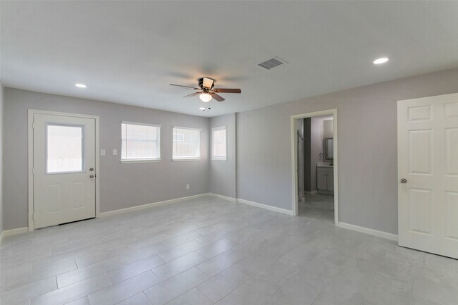 Building Photo - 3605 Barberry Dr