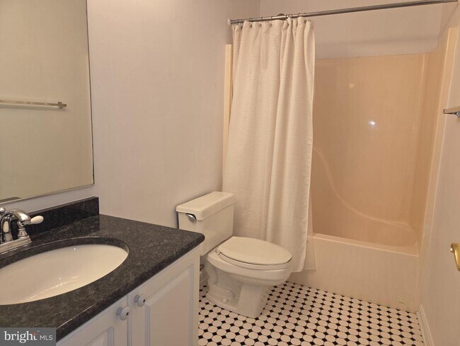 Building Photo - 12 Owens Landing Ct