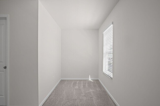 Building Photo - ***MOVE IN SPECIAL -$500 OF FIRST 2 MONTHS RENT WITH A FEBRARY 27TH OR SOONER MOVE IN DATE***Welc...
