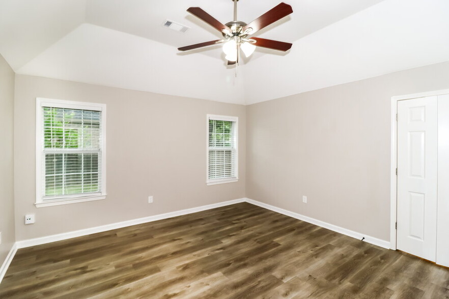 Building Photo - 35 Lakewood Cove