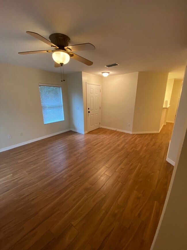 Building Photo - One-Story End Unit Oasis Backing to Preserve - No Carpet + Plantation Amenities!!