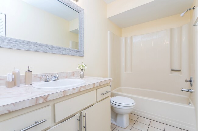Building Photo - 588 Imperial Pl