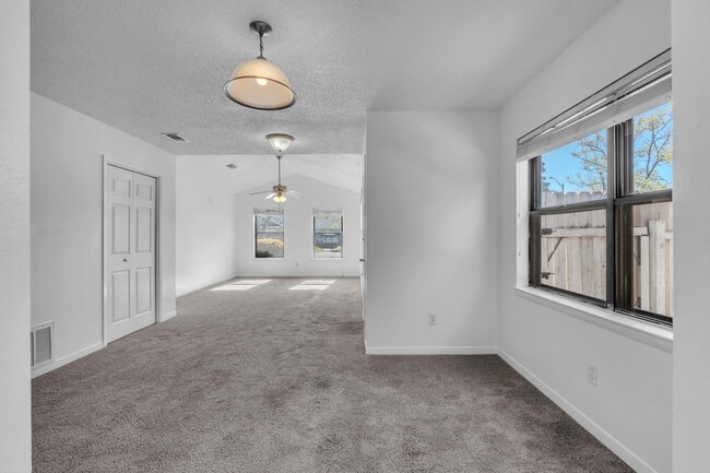 Building Photo - Charming 2 Bedroom Florida Cottage in Convenient Location!!