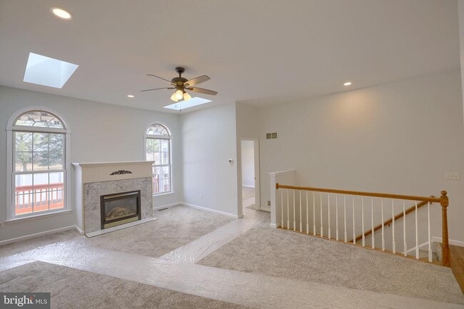 Building Photo - 8 Longwood Dr