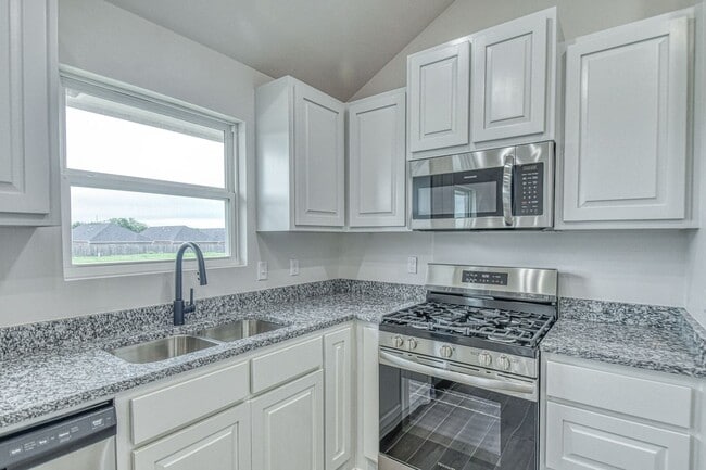 Building Photo - Brand New Construction in Varenna Landing!