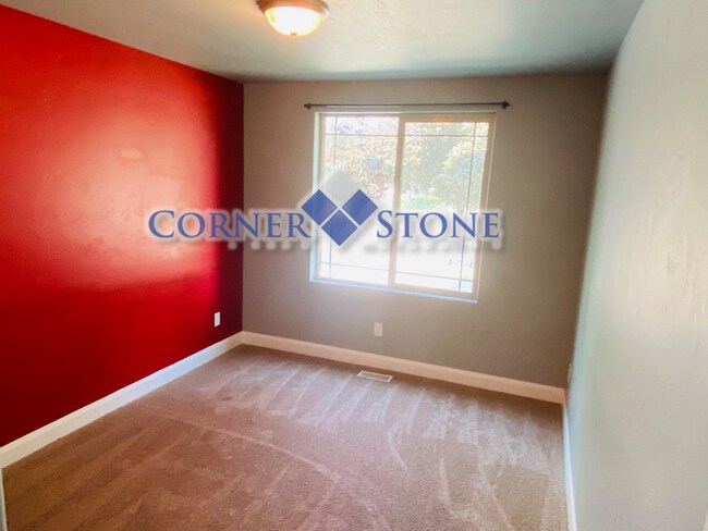 Building Photo - Middleton Home with Community Pool!
