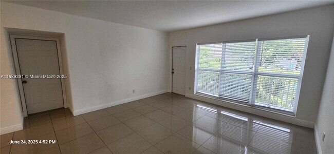 Building Photo - 9800 E Bay Harbor Dr