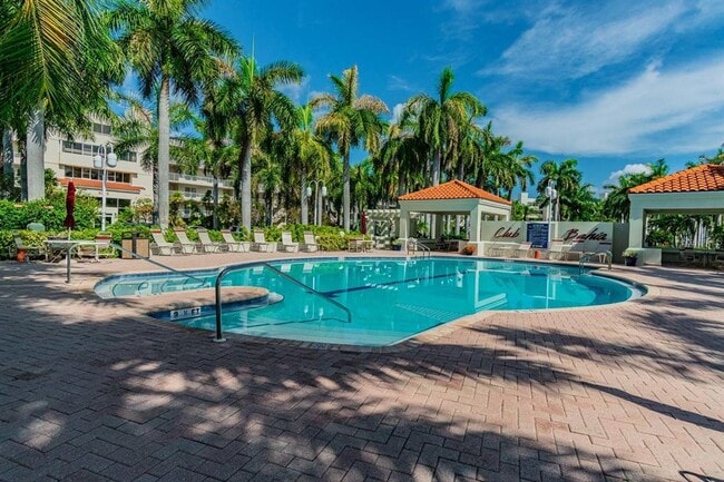 Building Photo - 6085 Bahia Del Mar Cir N