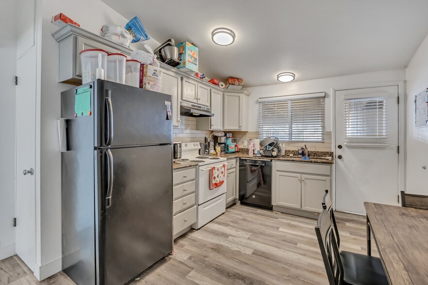 Kitchen - 3678 S 500 E