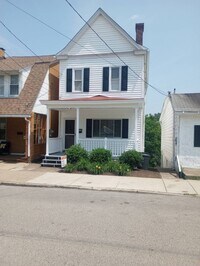 Building Photo - Large House with A/C, deck, updated kitche...