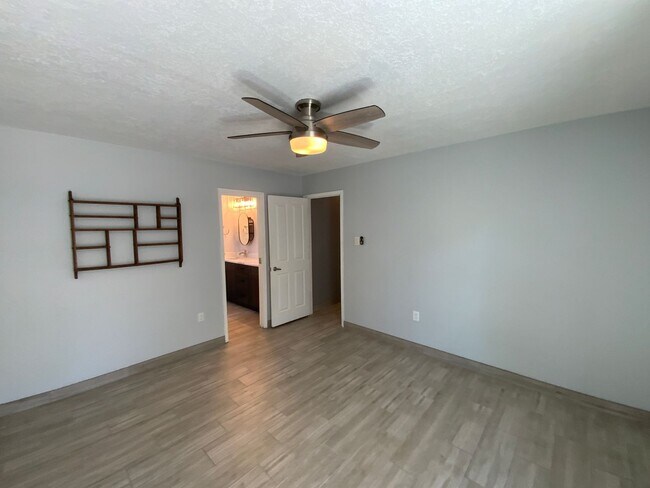 Building Photo - 3 Bedroom Single Story Home Available Near...
