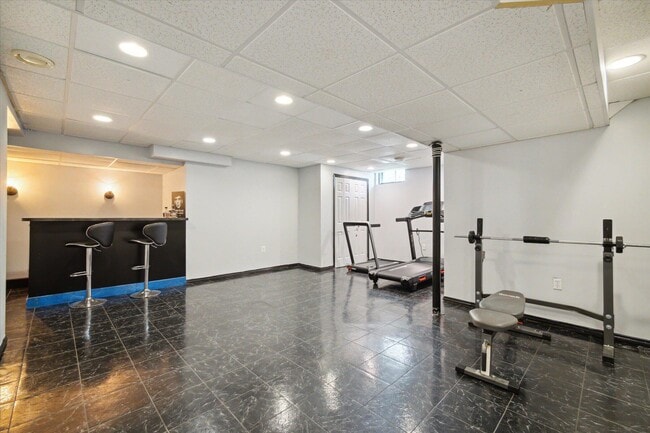 Building Photo - 578 E Mahan Ave