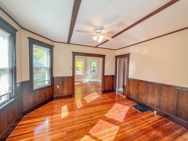 Building Photo - 263 Waverley St