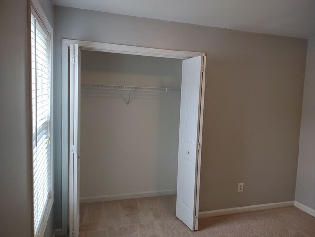 Building Photo - Fantastic Three Bedroom Home in Lexington!