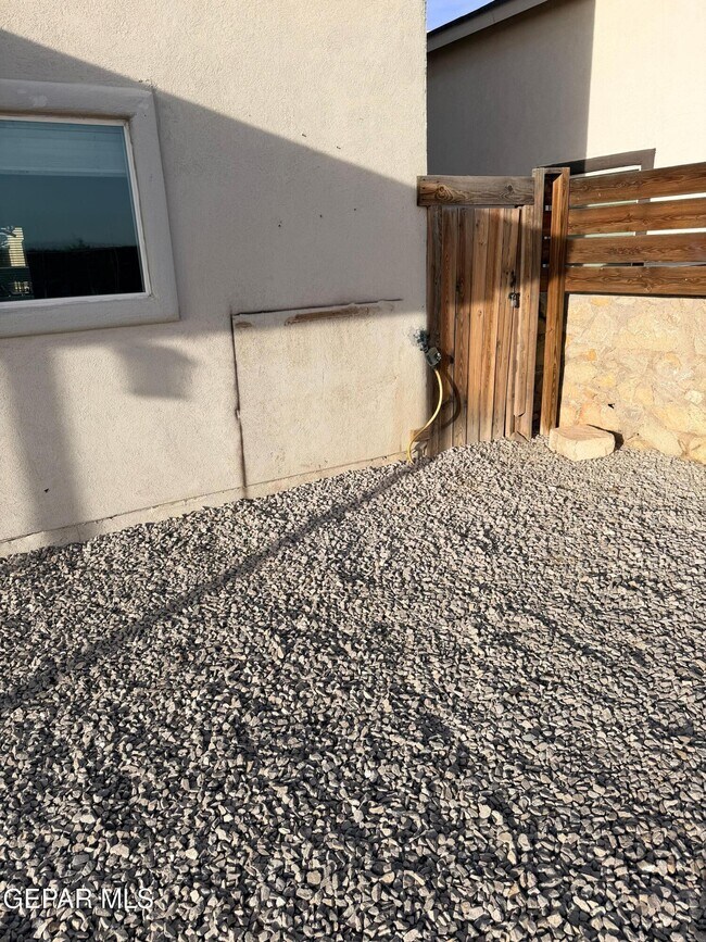 Building Photo - 14202 Peyton Edwards Ave