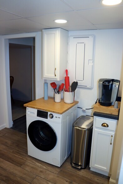 Kitchen - 2021 11th Ave N