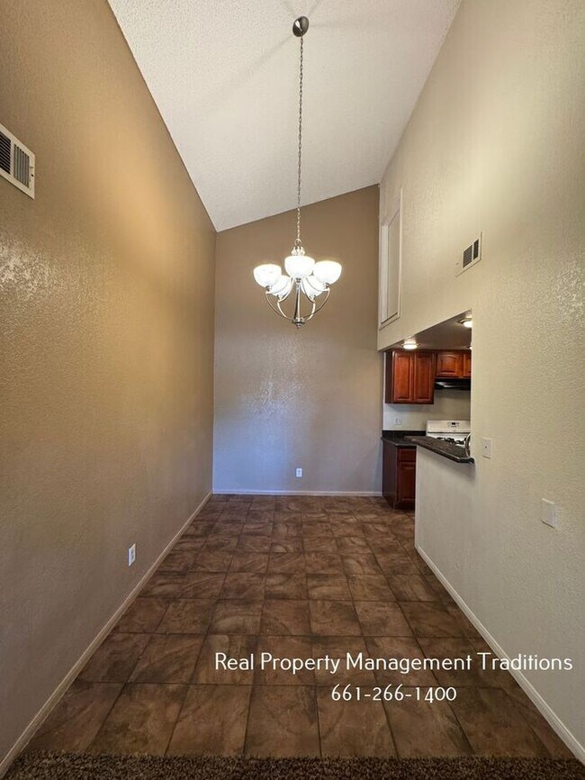 Building Photo - Willow Creek 2 bed, 1 bath condo!