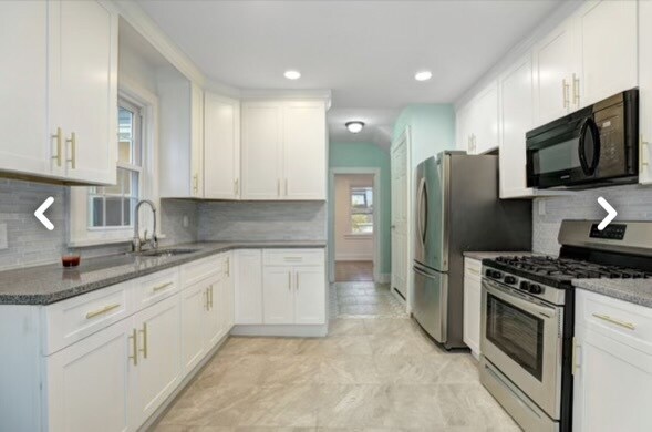 kitchen - 235 Lawrence Ave