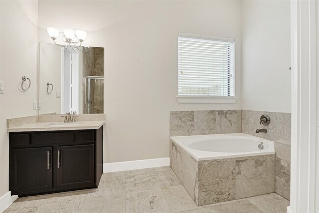 Building Photo - 72 N Hutcheson St