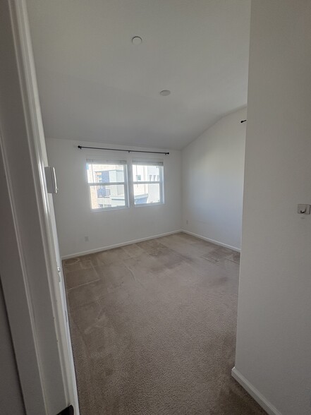 Building Photo - 5776 Sterling St