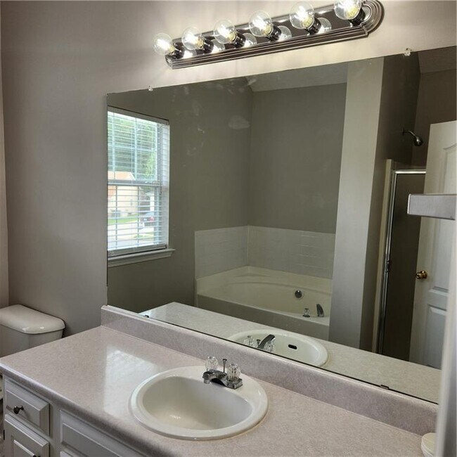 Building Photo - 222 Summer Hill Cir