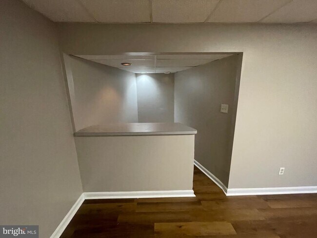 Building Photo - 10075 Maple Leaf Dr