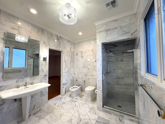 Building Photo - Beautiful Home in Crescent park, Palo Alto available now.