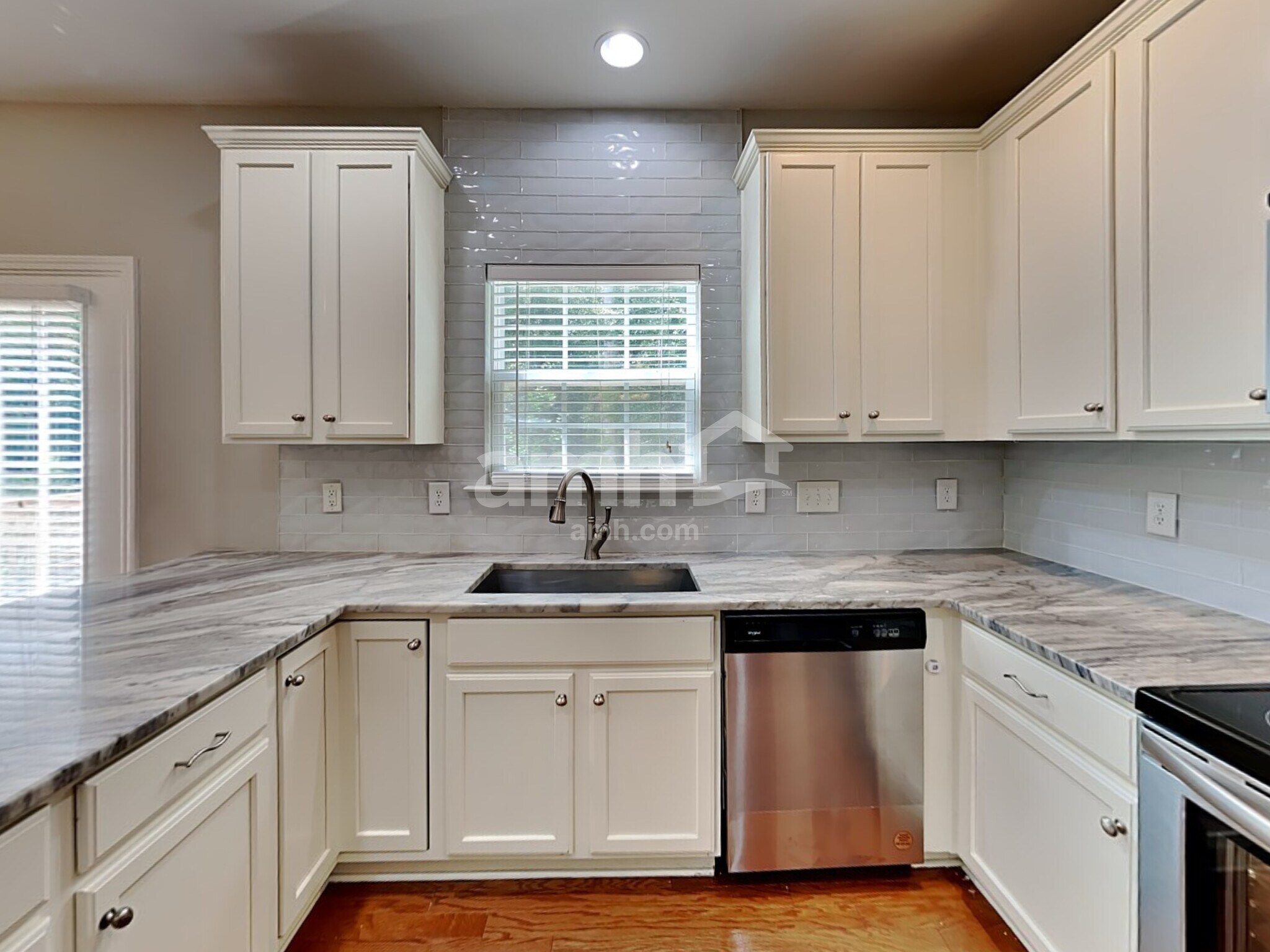 Building Photo - 1525 Essexwood Dr
