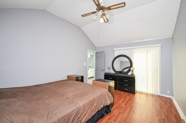 Building Photo - 13102 Richmond Ave.