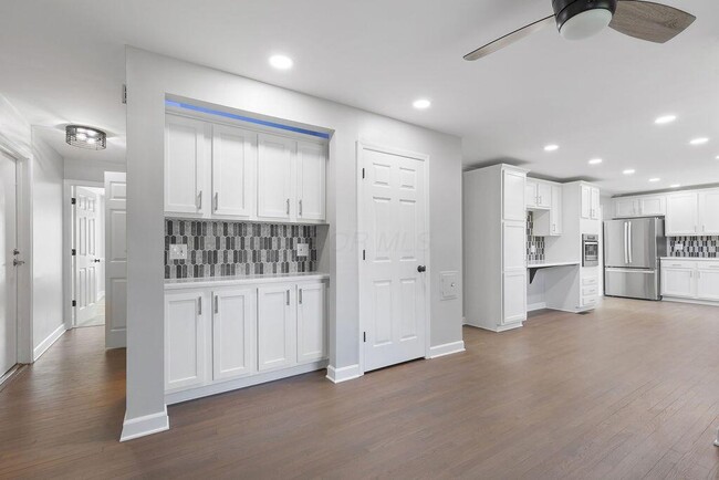 Building Photo - 554 Pointview Dr