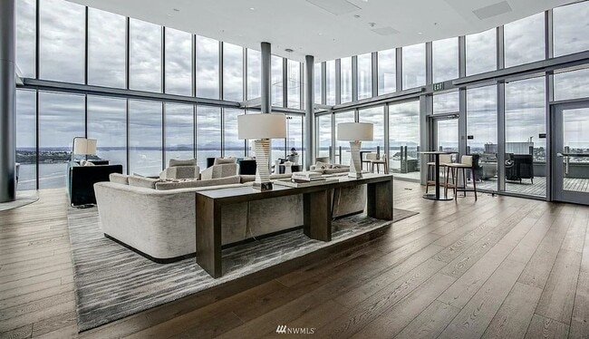 Building Photo - Newly Remodeled 1Bed/1 Bath Downtown Condo with Rooftop Deck & Luxury Amenities!